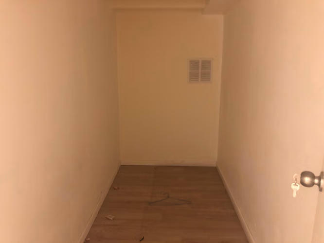 Amplio local en arriendo, calle Esmeralda, Valparaíso.