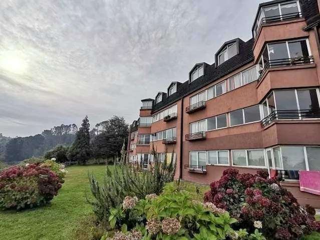 Se vende lindo y amplio departamento (9440)