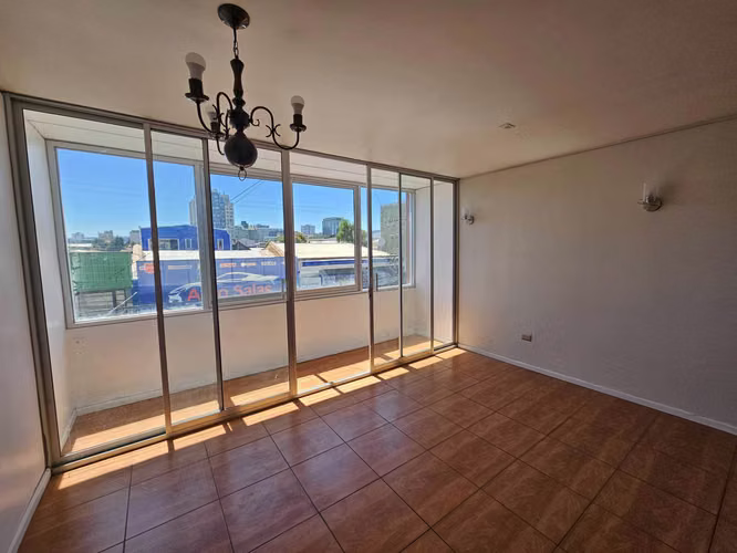 Arriendo departamento centro calle salas (76822)