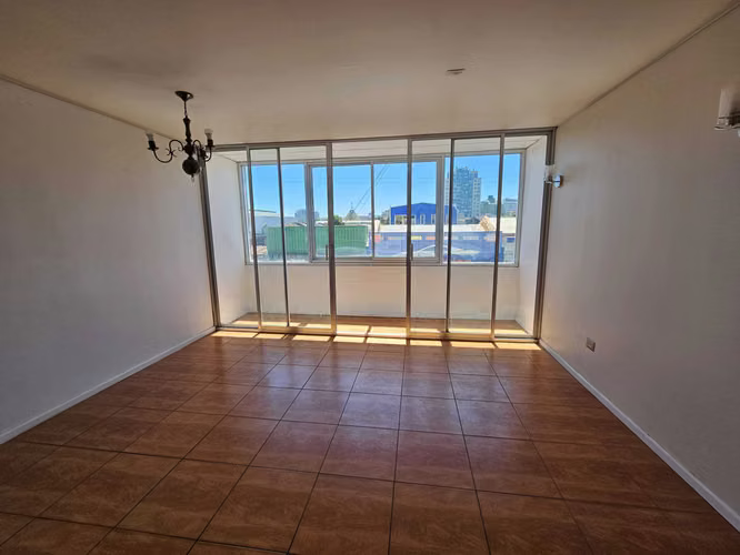 Arriendo departamento centro calle salas (76822)