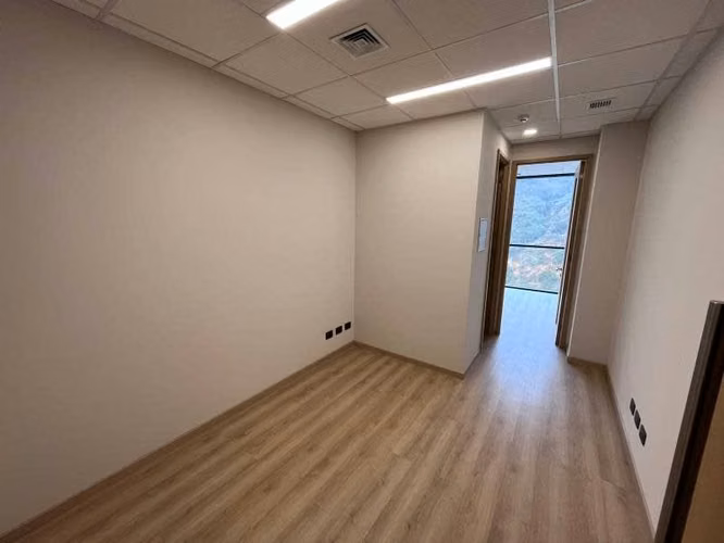 VENTA OFICINA 111 MT2 CENTRO EMPRESARIAL EL SALTO