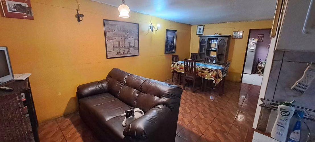 CASA 4 DORM. 2 BAÑOS. ESTC./VENTA CONTADO (77628)