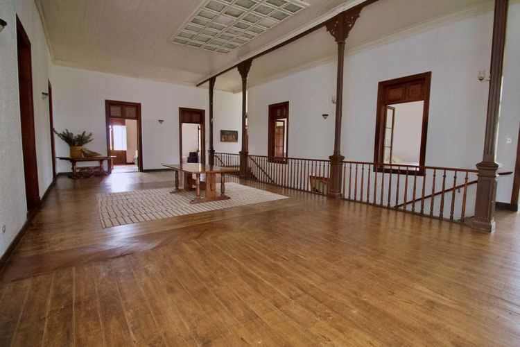 Casona con 16 Dormitorios (77848)