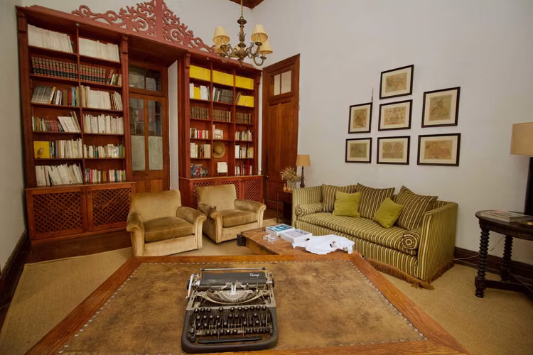 Casona con 16 Dormitorios (77848)