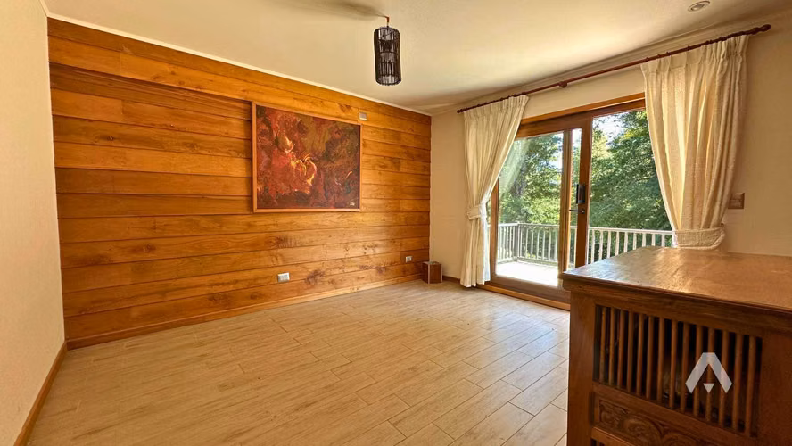 ID:046V Amplia casa en venta en Pucón (70345)