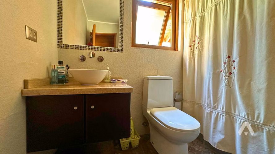 ID:046V Amplia casa en venta en Pucón (70345)