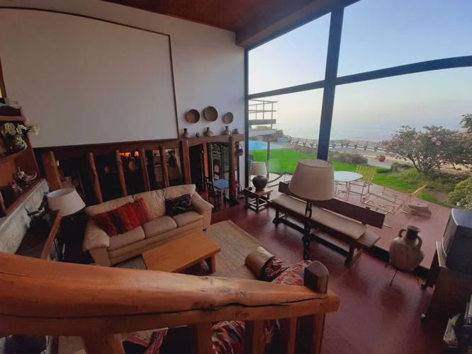 Estilo años 60, gran terreno y vista al mar (78202)