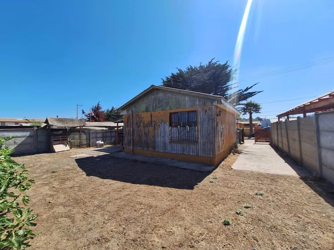 Venta casa a pasos de playa 2d 1b (78318)