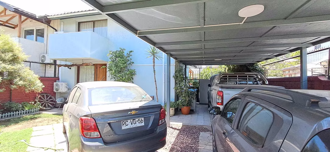 Hermosa Casa remodelada con piscina y patio (78340)