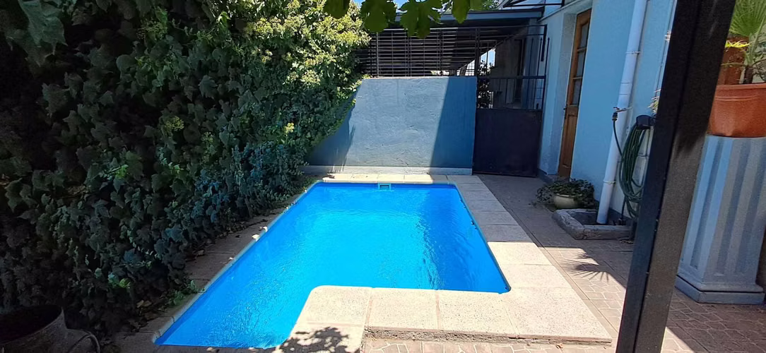 Hermosa Casa remodelada con piscina y patio (78340)