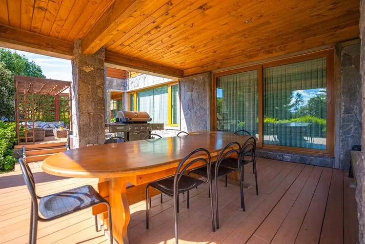 Se Vende Amplia Casa en Villarrica, Equipada En Condominio.