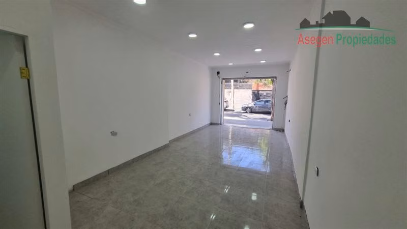 OFICINA Local comercial en arriendo en calle Atacama, a pasos de Alameda Manuel Antonio Matta.