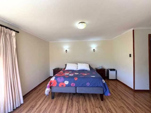 Casa y Quincho, en Condominio Las Mariposas (78611)