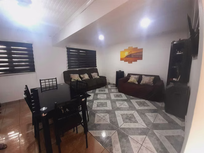 Casa con dpto interior más local (79018)