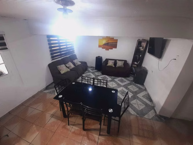 Casa con dpto interior más local (79018)