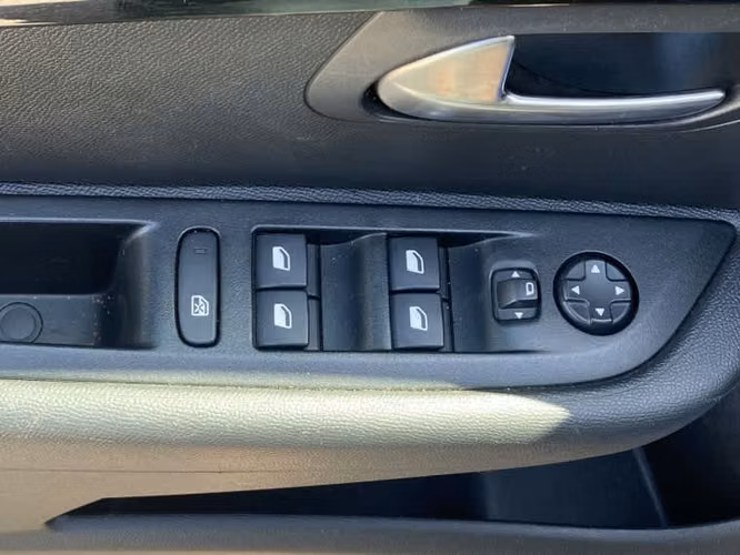 Peugeot 208 Style Puretech 75 2023