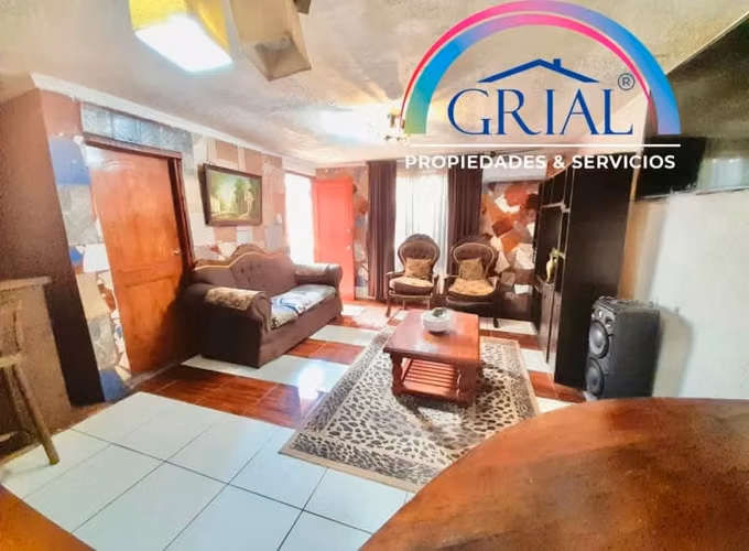 Se vende amplia casa con departamento independiente