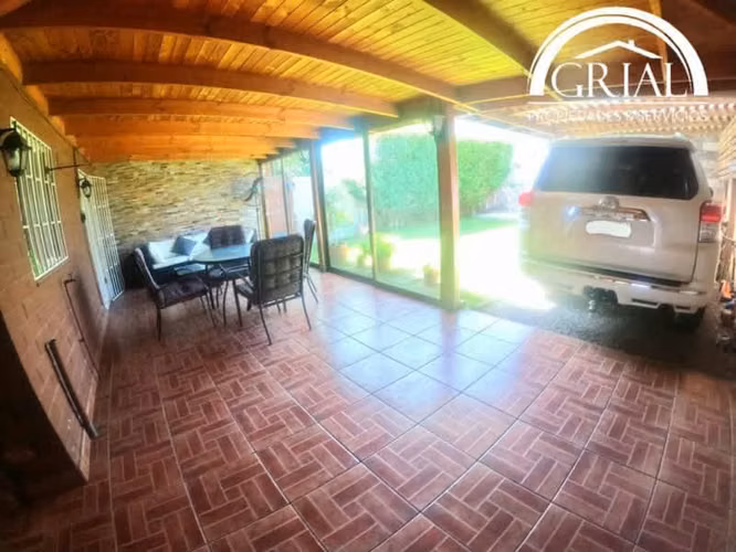 Se vende hermosa casa en sector residencial de Valle Grande