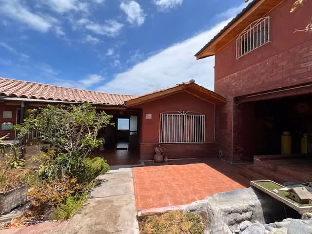 Amplia casa en Jardines del Sur con hermosa vista