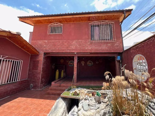 Amplia casa en Jardines del Sur con hermosa vista