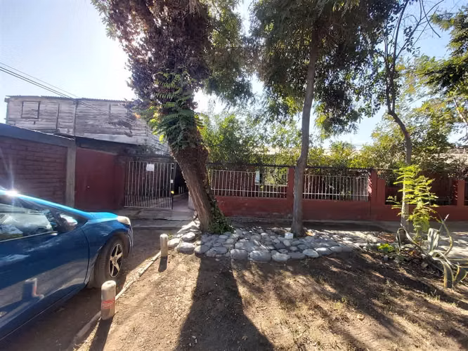 CASA Av Principal Capitan Ignacio Carrera Pinto / Larranaga
