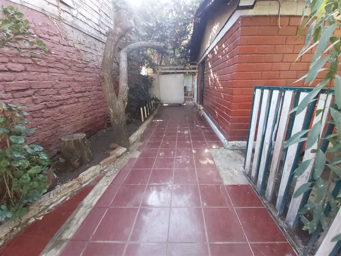 CASA Av Principal Capitan Ignacio Carrera Pinto / Larranaga