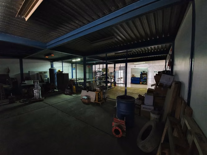 OFICINA Oficinas con amplia bodega en venta en Parque Comercial De Copiapo.
