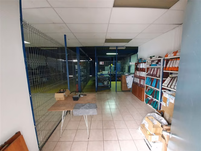 LOCAL COMERCIAL Oficinas con amplia bodega en venta en Parque Comercial De Copiapo. - Imagen 16