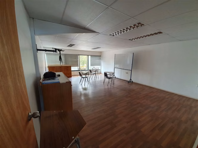 BODEGA Oficinas con amplia bodega en venta en Parque Comercial De Copiapo. - Imagen 12