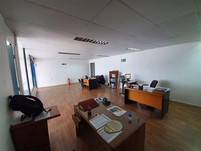 BODEGA Oficinas con amplia bodega en venta en Parque Comercial De Copiapo. - Imagen 11