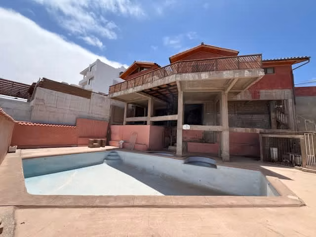 Se vende casa amplia en Jardines del sur con hermosa vista