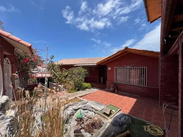 Se vende casa amplia en Jardines del sur con hermosa vista