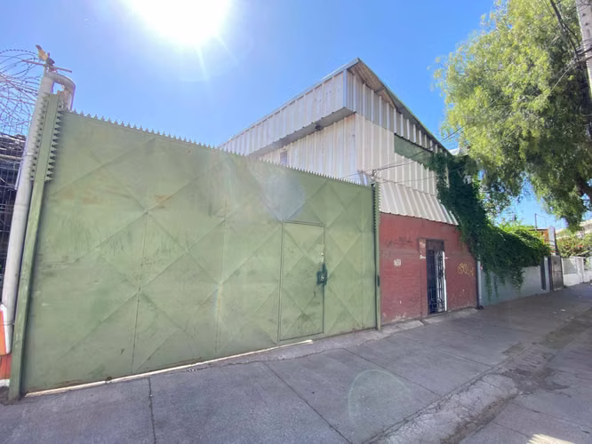 Vendo Bodega con oficina en Quinta Normal (82416)