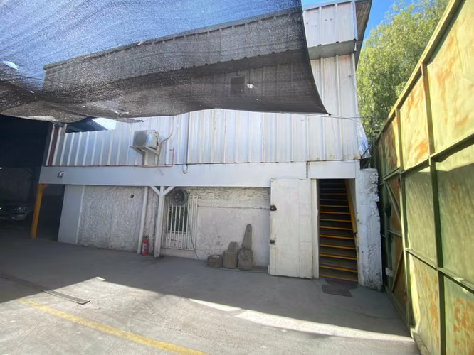 Vendo Bodega con oficina en Quinta Normal (82416)