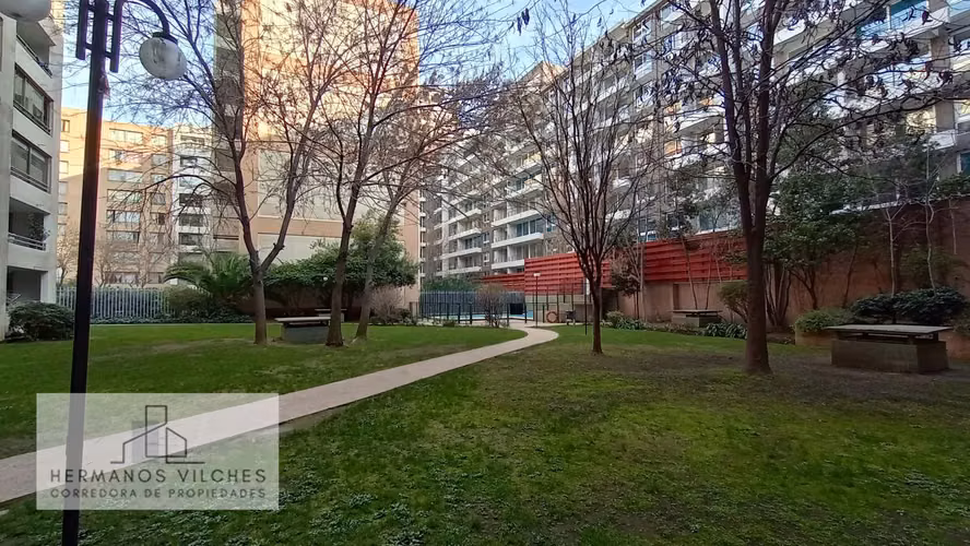Dpto. 2 Dorm / 2 Baños / 1 Est / 1 Bod. Barrio República, Santiago.-