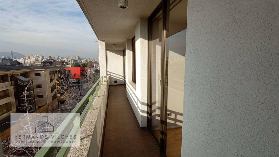 Dpto. 2 Dorm / 2 Baños / 1 Est / 1 Bod. Barrio República, Santiago.-