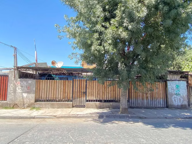 Venta de amplia Casa en Pudahuel  (82560)