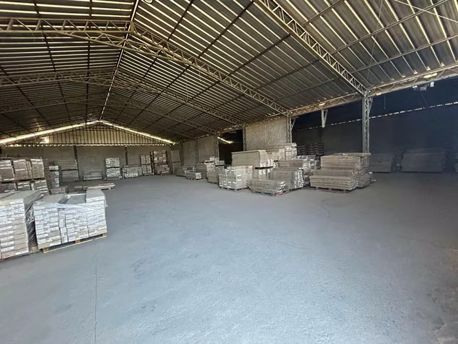 BODEGAS EN PEÑAFLOR (83142)