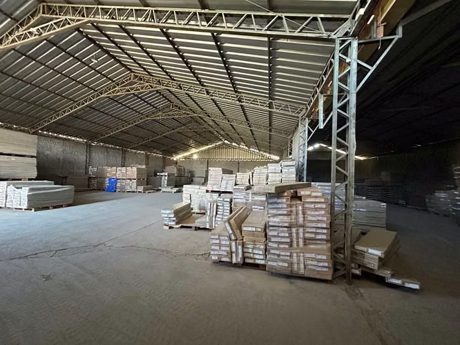 BODEGAS EN PEÑAFLOR (83142)