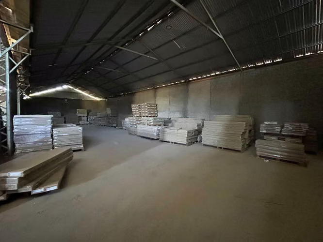 BODEGAS EN PEÑAFLOR (83142)