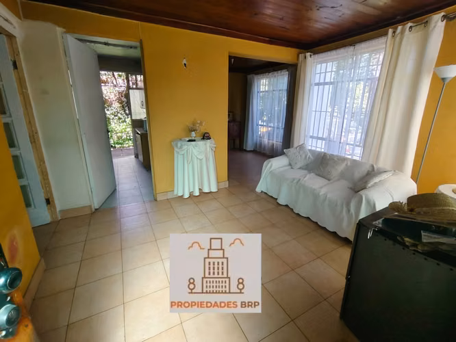 VENDE AMPLIA Y ACOGEDORA CASA 5 DORM 6 ESTAC. EN CURICÓ REGIÓN DEL MAULE