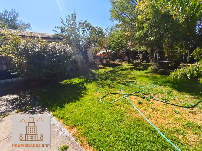 VENDE AMPLIA Y ACOGEDORA CASA 5 DORM 6 ESTAC. EN CURICÓ REGIÓN DEL MAULE