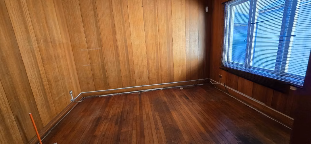 1 oriente, Casa comercial