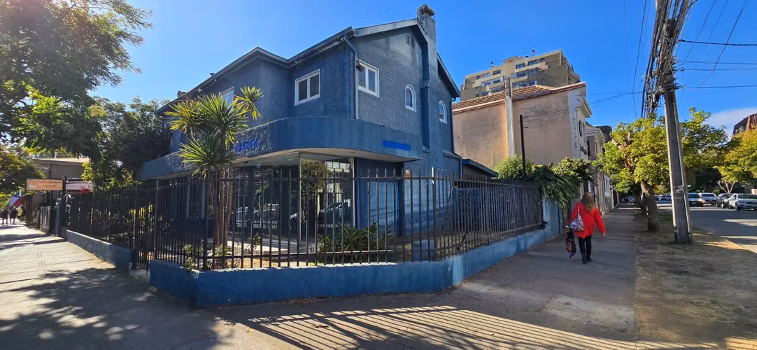 1 oriente, Casa comercial