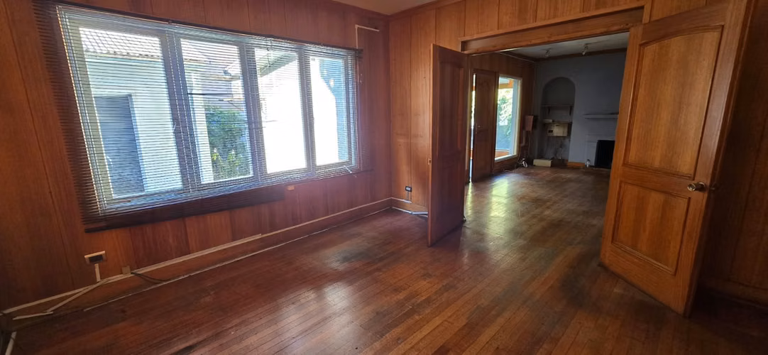 1 oriente, Casa comercial
