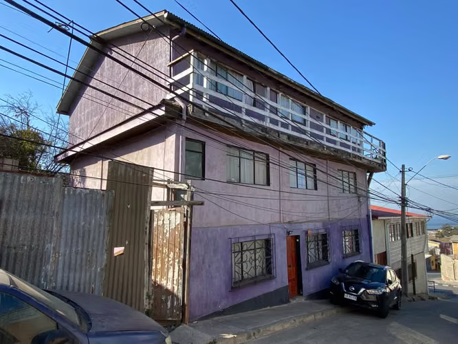 Se vende casa de 3 pisos en Playa Ancha