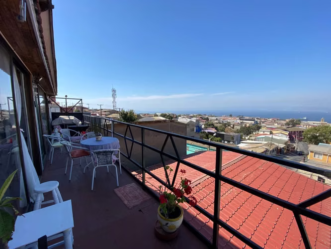 Se vende casa de 3 pisos en Playa Ancha