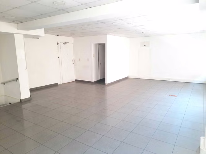 Obispo Villarroel - Amplio Local Comercial (84844)