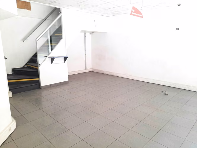 Obispo Villarroel - Amplio Local Comercial (84844)