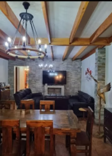 Se vende amplía y hermosa casa 5 dormitorios principal con jacuzzi y walking closed 4 baños.